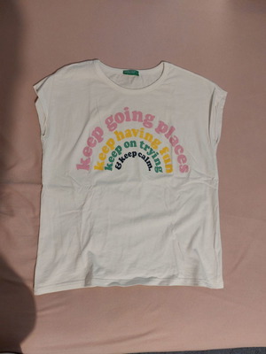 Τ-shirt άσπρο με γράμματα Colors of Benetton μεταχειρισμένο, μέγεθος 140 cm