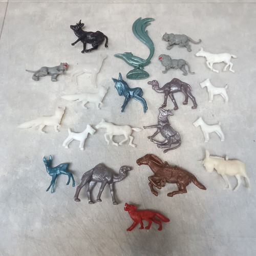Collectible plastic animal figures pack from 1970s used