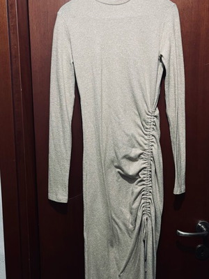 Φόρεμα μακρύ Bershka σαν καινούργιο, ζεστό, εφαρμοστό μέγεθος M