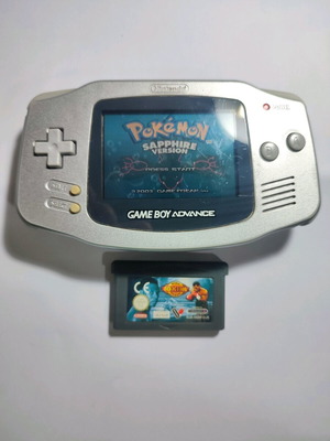 Κονσόλα Game Boy Advance Limited Edition Platinum Silver Nintendo μεταχειρισμένη με παιχνίδι Pokémon