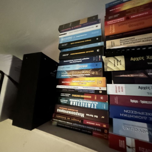 Academic books used, pack of 45+ economics and business