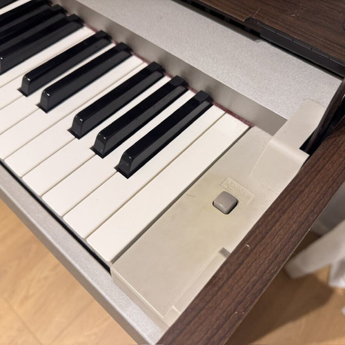 Yamaha Electric Piano YDP S30 Like New, Dark Brown Wood