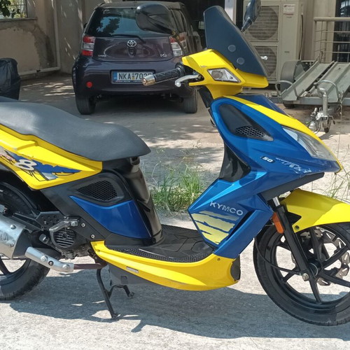 Kymco Super 8 50cc automatic scooter, 13,000 km, with 3 helmets and visor