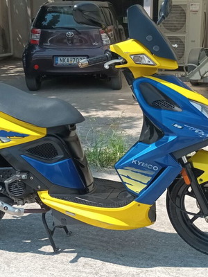 Kymco Super 8 50cc automatic scooter, 13,000 km, with 3 helmets and visor