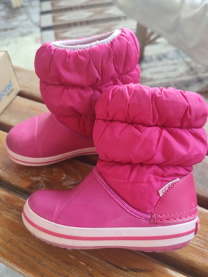 Παιδικές μπότες χιονιού Crocs μεταχειρισμένες, νούμερο 25-26, ροζ
