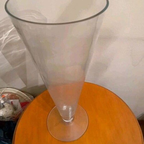 Glass floor vase like new, minimal design