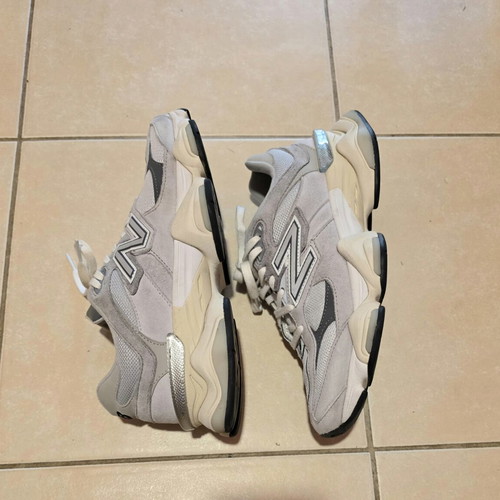 New Balance 9060 sneakers used, gray, size 40.5