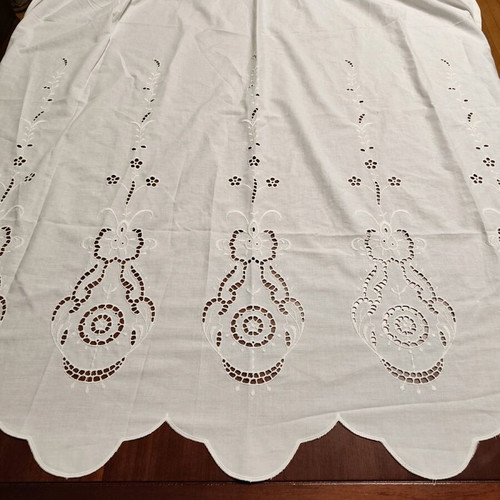 Cutwork curtain 140x120 like new