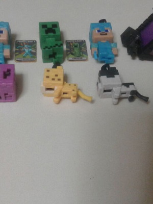 Kinder Minecraft συλλογή 10 φιγούρες με κάρτες καινούργια