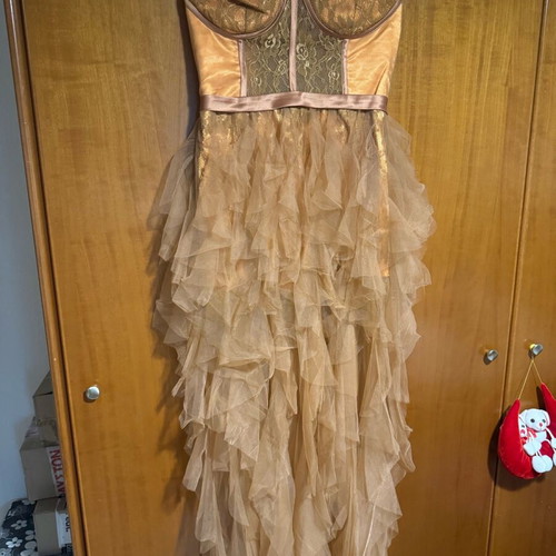Formal dress like new, gold color, size M-L with tulle and lace