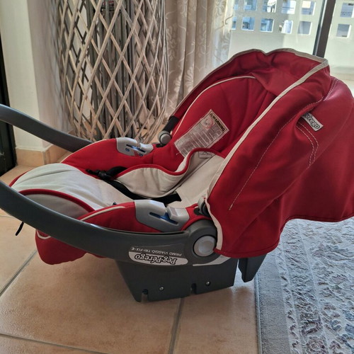 Peg-Perego baby car seat red like new, no ISO FIX