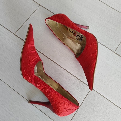 Pointed red pumps size 37 like new, 10.5cm heel