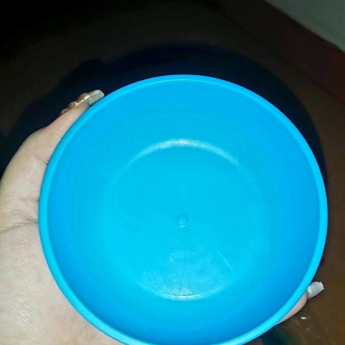 Plastic bowl set with spoons like new