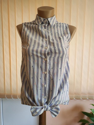 Tommy Hilfiger Sleeveless Striped Cotton Shirt Tie-Front Size S, excellent condition