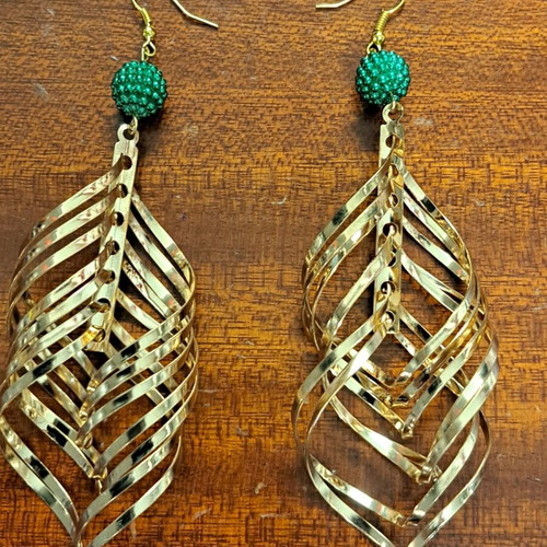 Earring and bracelet set like new, gold color with green bead
