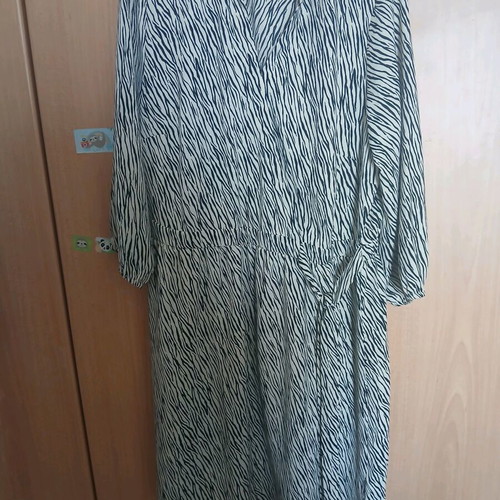 Summer dress like new, viscose, large size, with belt white and black