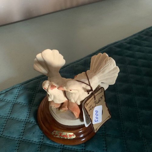 Capodimonte porcelain artwork new with authentic label