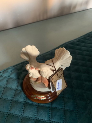 Capodimonte porcelain artwork new with authentic label