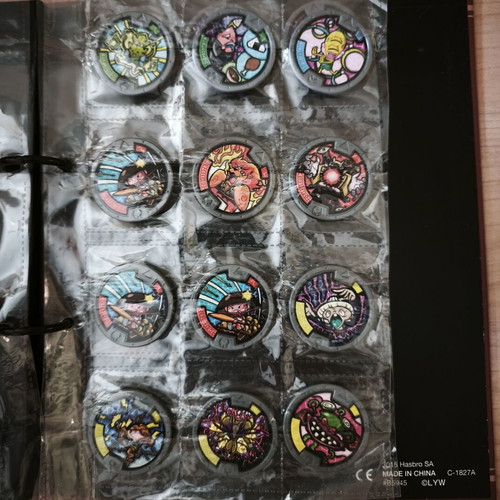Hasbro Yo-Kai Watch Medallium and figures DX Model One used