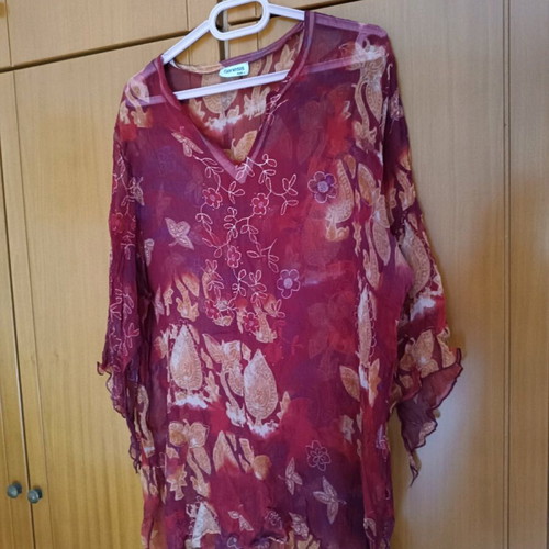 Genesis tunic like new, size M, burgundy-red-brown-beige with gold