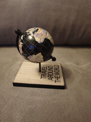 Table decorative globe like new