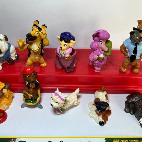 Kinder Surprise Dog Stories collection like new, complete figure set