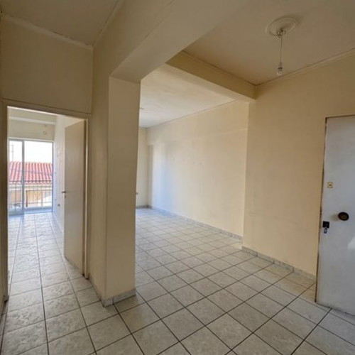 Διαμέρισμα 54 τ.μ. στον 3ο όροφο στο Χατζηκυριάκειο Πειραιά, με βεράντα και ανελκυστήρα