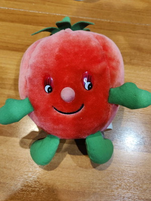 Plush tomato like new