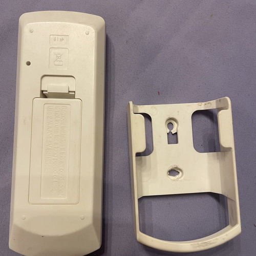 Daikin control for air conditioner like new with base and batteries