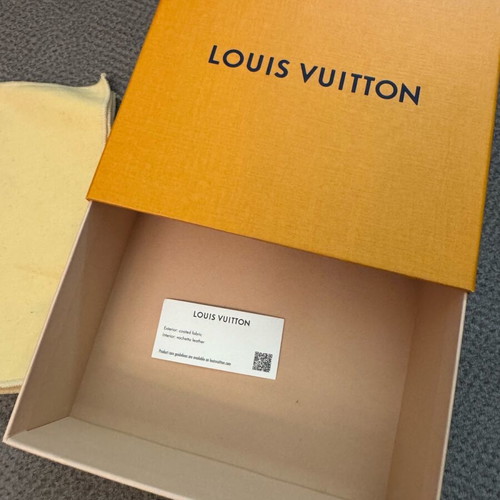 Louis Vuitton box and dustbag for belt like new