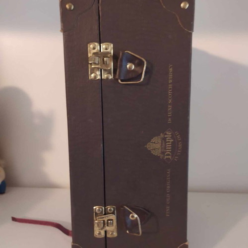 Dimple whiskey 15 years old box used, leather outside, paper inside
