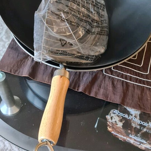 Wok pan new