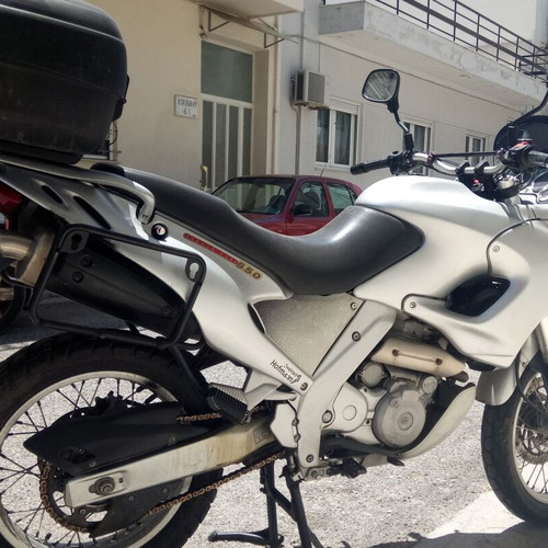 Aprilia Pegaso 650 motorcycle like new, 650 cc, manual transmission