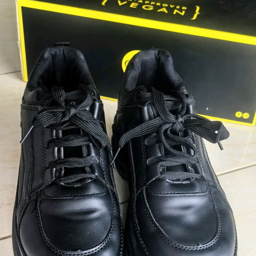 Buffalo Chunky Sneakers black vegan leather like new size 38