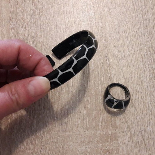 Jewelry set bracelet ring like new, plastic