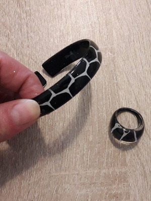 Jewelry set bracelet ring like new, plastic
