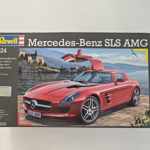 Revell Mercedes-Benz SLS AMG 1:24 Plastic Model Kit new