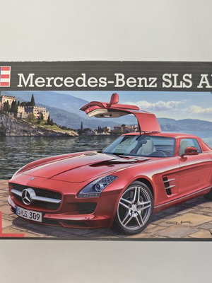 Revell Mercedes-Benz SLS AMG 1:24 Plastic Model Kit new