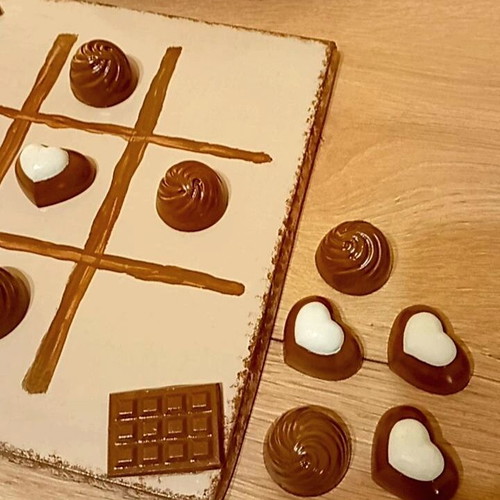Handmade large ceramic tic tac toe 20×20cm with praline theme new