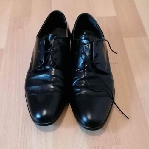 Black leather Moreski shoes like new, size 42