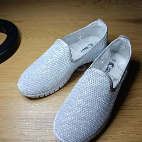 Aqua Track white slip-on shoes with silver glitter, size 39