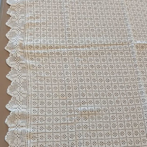 Set of 4 table linens in different sizes new