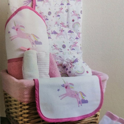 Gift basket for newborns new with 11 pieces