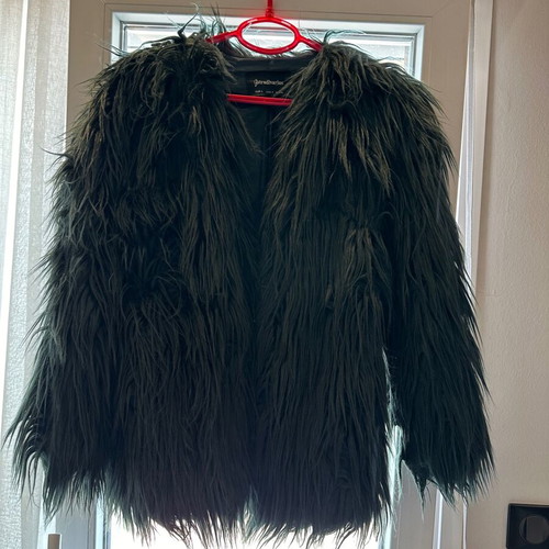 Women's outerwear in excellent condition, small-medium