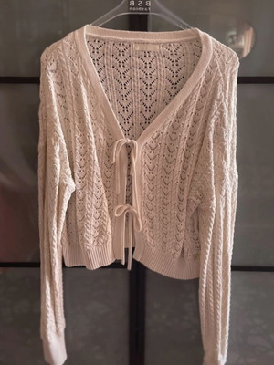 Guess Medium knitwear like new, white and beige