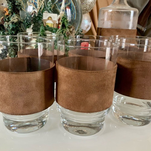 Set of 6 vintage glasses and carafe with leather sleeves like new