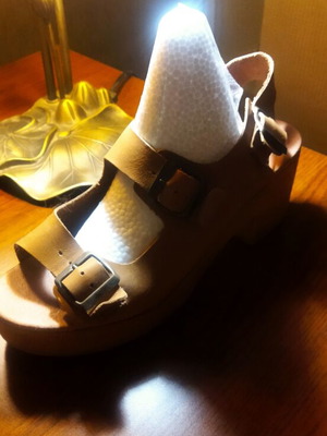 Leather sandals size 40 like new, beige platform