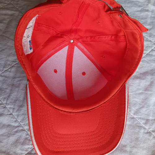 Avin red hat new, adjustable size