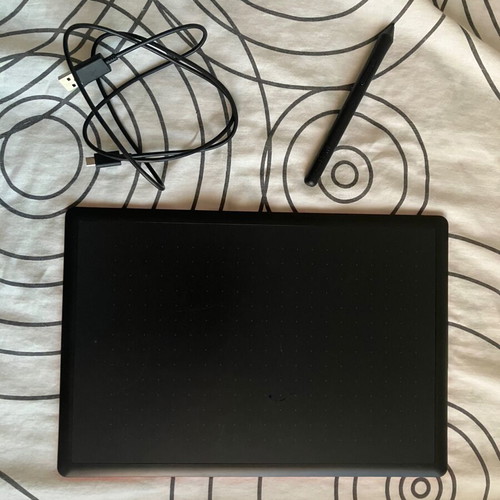 One by Wacom Medium Creative Pen Tablet CTL-672-S