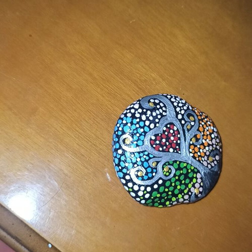 Hand-painted heart stone with acrylic colors and varnish